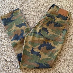 COPY - Madewell High Rise Slim Boyjean Size 25 Camo Print Denim Skinny Jeans